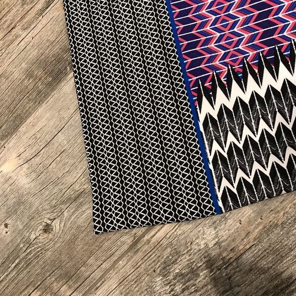 Cute fitted sleeveless dress - Picture 5 of 11